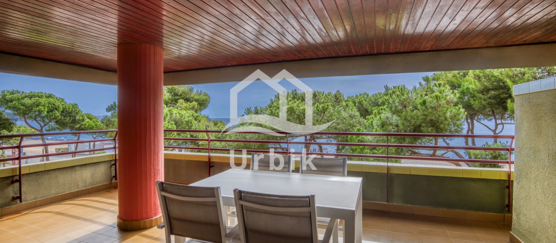 Resale - Apartment - Platja d'Aro - First sea line