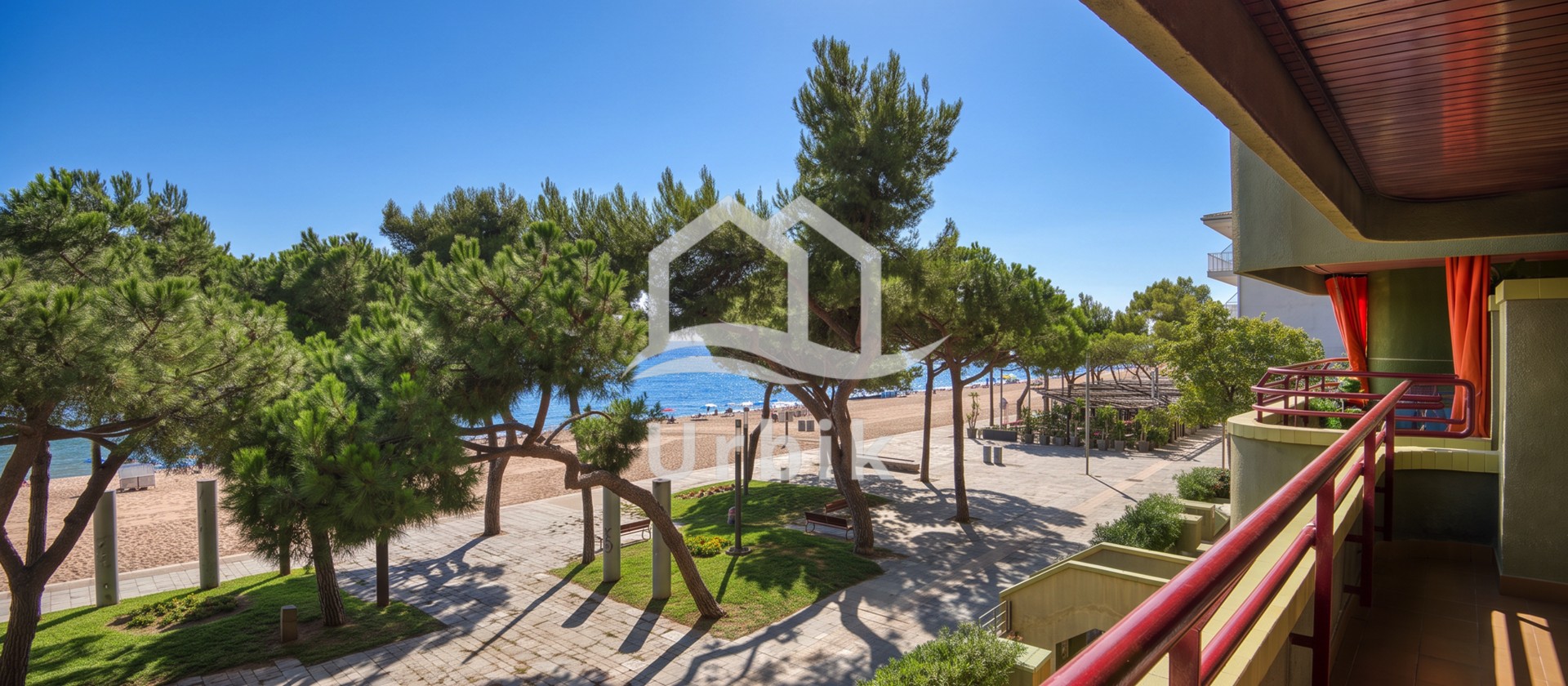 Resale - Apartment - Platja d'Aro - First sea line