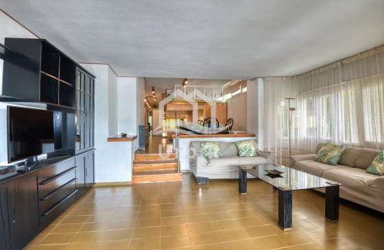Resale - Apartment - Platja d'Aro - First sea line