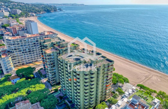 Resale - Apartment - Platja d'Aro - First sea line