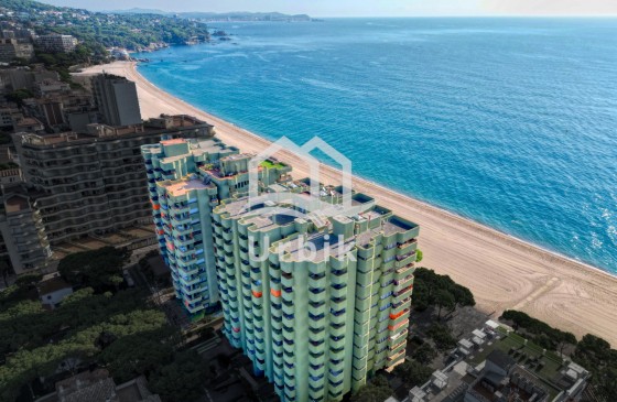 Resale - Apartment - Platja d'Aro - First sea line