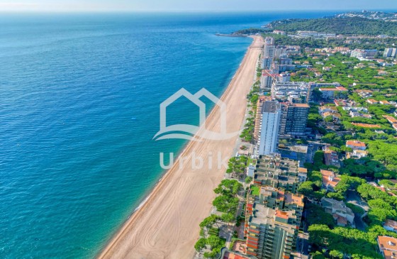 Resale - Apartment - Platja d'Aro - First sea line